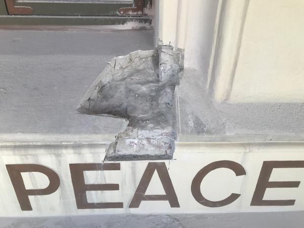 Freden er skjør noen steder.